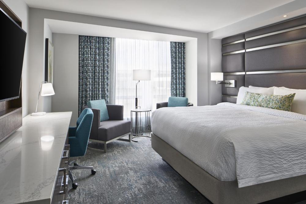Guest Room with King Bed interior